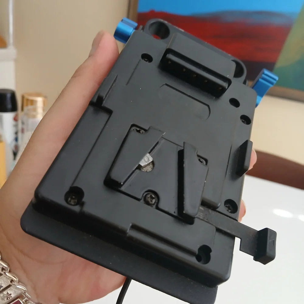 Black and Blue VR Headset Mount